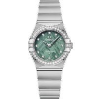 Montre Omega Constellation Manhattan 25 a quartz acier inoxydable diamant meteorite verte 131.15.25.60.99.001