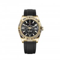 Réplique montre Rolex Sky-Dweller Bracelet Oysterflex en or jaune 18 ct avec cadran noir brillant